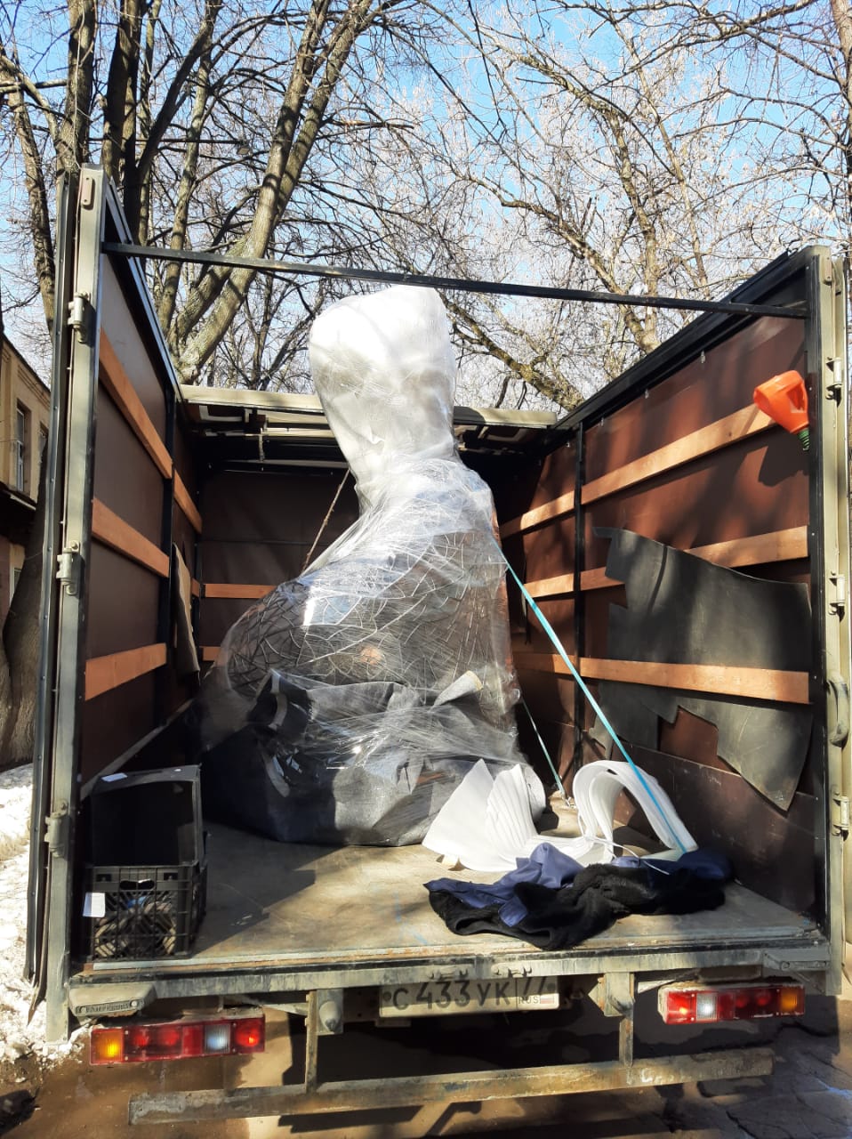 Металлическая скульптура из Москвы в Новосибирск